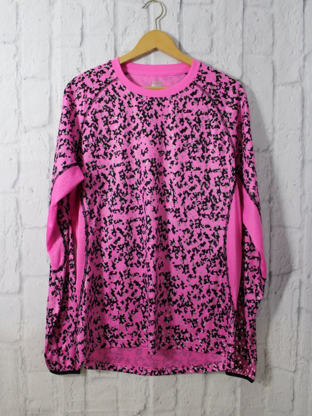 Wild Spark Large Pink Digi Camo Reflective Longsleeve UPF 50+ Outdoor Shirt